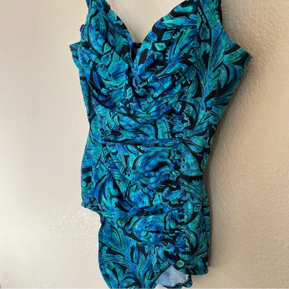 Miraclesuit One Piece Swimsuit Bathing Suit 10 Paisley Beach Swimwear Vacation